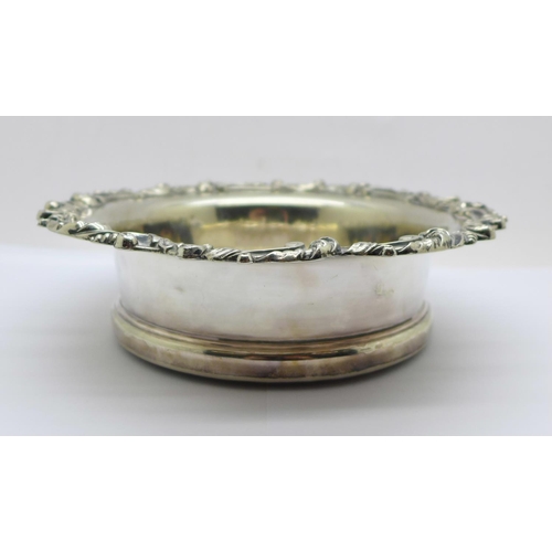 659 - A Roberts & Slater silver plated coaster 1845-1858, 4.5