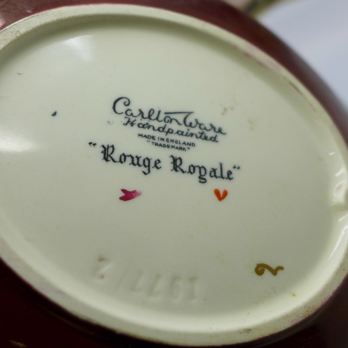 667 - Two Carlton Ware Rouge Royale dishes and a Rouge Royale vase