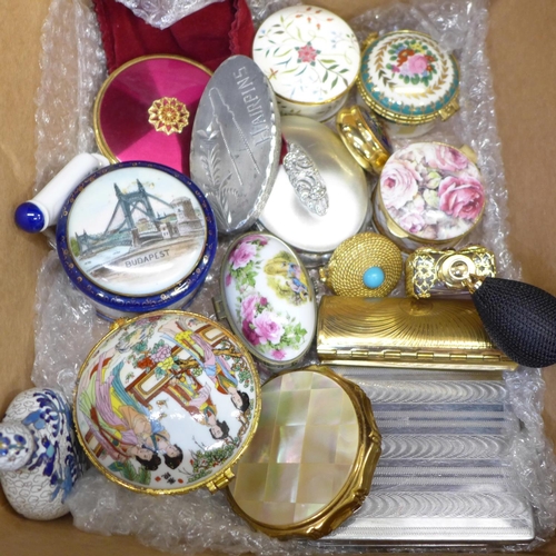 687 - Trinket pots, compact, cigarette case, etc.