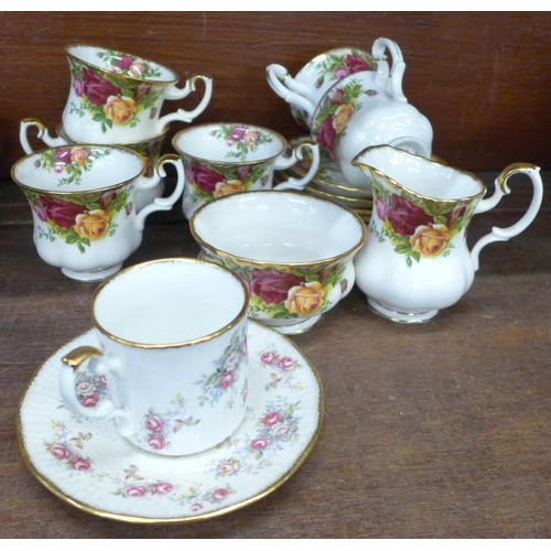 707 - A collection of Royal Albert Old Country Roses china and an Elizabethan Rosamund coffee cup and sauc... 