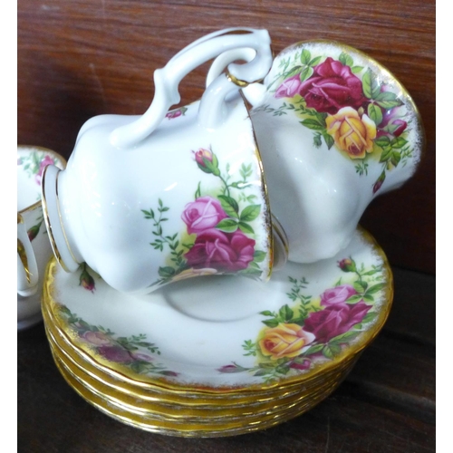 707 - A collection of Royal Albert Old Country Roses china and an Elizabethan Rosamund coffee cup and sauc... 