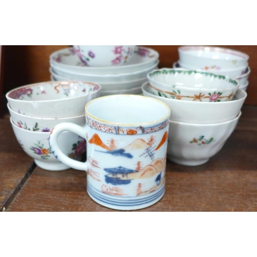 721 - A collection of Chinese famille rose export porcelain teacups and saucers, 18th/19th Century, twenty... 