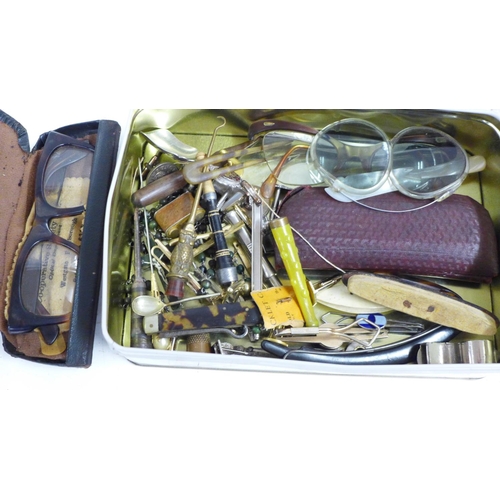 789 - Cigarette holders, 1960's spectacles, etc.