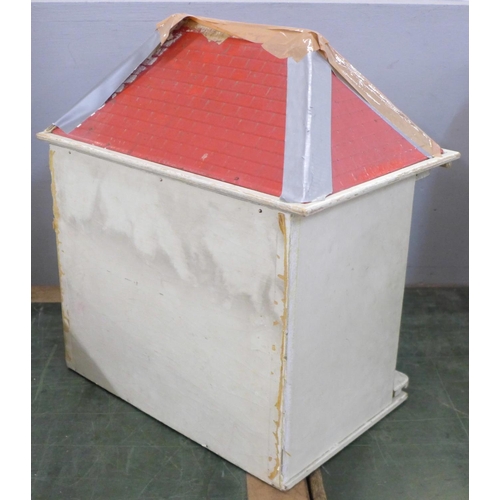 810 - A tin plate and wooden doll's house with furniture, 41cm, roof a/f