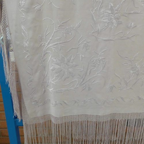 848 - A c1900 ivory silk piano shawl, size 74