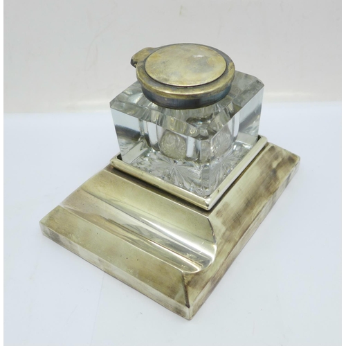 849 - A silver ink stand, Chester 1910, the glass inkwell with plated top