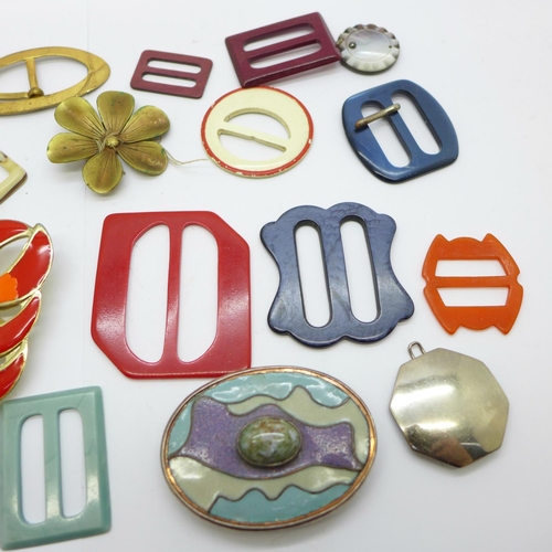 856 - A collection of vintage buckles, lucite and metal