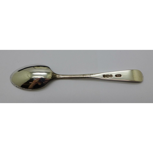 864 - A cased set of six silver coffee spoons, Birmingham 1925, 46g