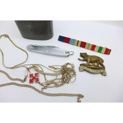 870 - A Leicestershire Regiment badge, a hip flask, a pocket knife, etc.