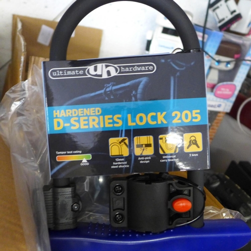 2122 - 10 carded and unused Ultimate Hardware hardened steel bike D-locks RRP £19.99 each- all with keys