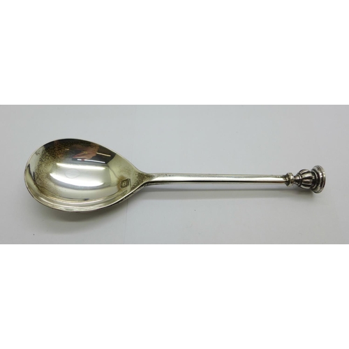 905 - A silver Christening spoon with seal top by Mappin & Webb, 33g, cased