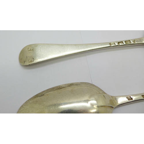 905A - Two Georgian silver spoons including one London 1762 by Thomas & William Chawner, total weight 121g