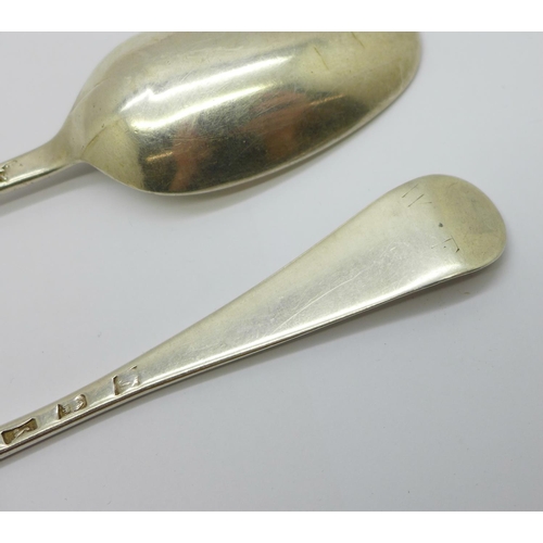 905A - Two Georgian silver spoons including one London 1762 by Thomas & William Chawner, total weight 121g