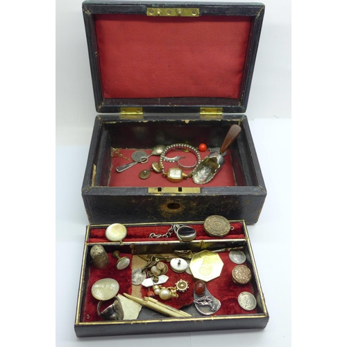 915 - A jewellery box with jewellery, etc., including a silver caddy spoon with replacement handle, a swiv... 