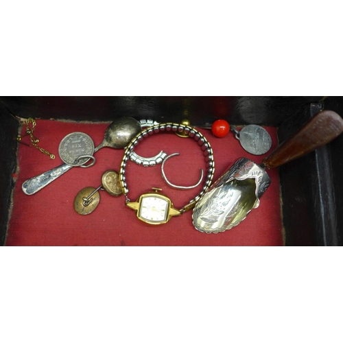 915 - A jewellery box with jewellery, etc., including a silver caddy spoon with replacement handle, a swiv... 