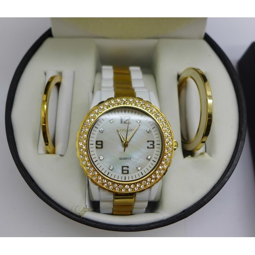 916 - Two wristwatches, boxed