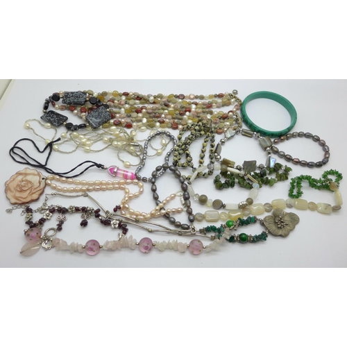 920 - Gemstone jewellery including pearl, agate, etc.