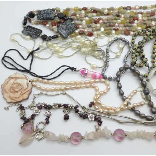 920 - Gemstone jewellery including pearl, agate, etc.