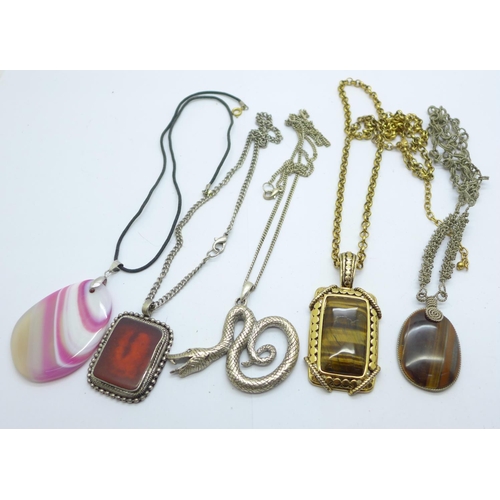 921 - Pendants including tigers eye set