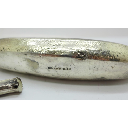 930 - A silver banana (silver covered, marked 'Filled'), a/f, a silver rimmed salt and a silver topped gla... 