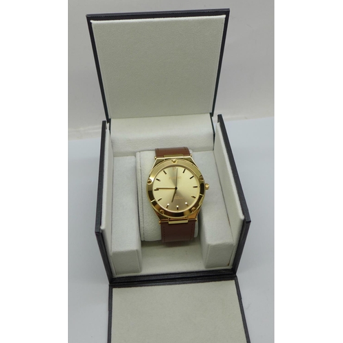 942 - A Platino fashion wristwatch, boxed