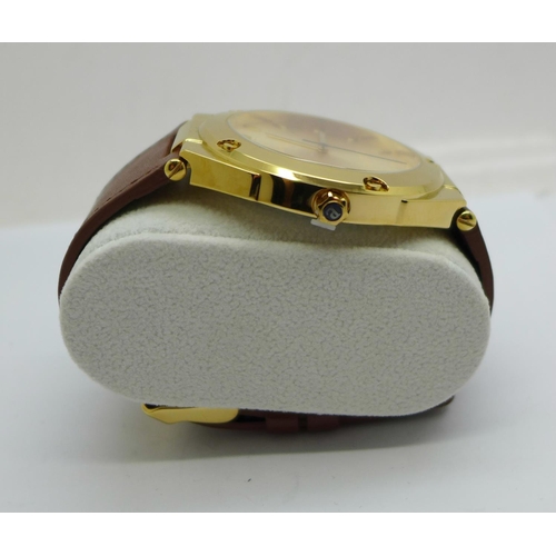 942 - A Platino fashion wristwatch, boxed