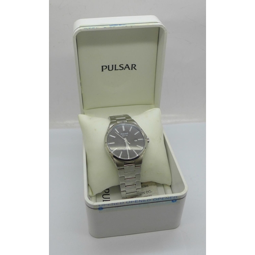 943 - A Pulsar Solar wristwatch, boxed