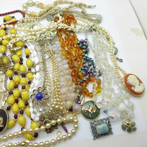 973 - Costume jewellery