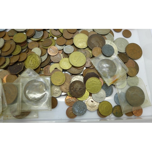 975 - A collection of coins