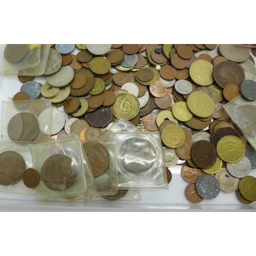 975 - A collection of coins