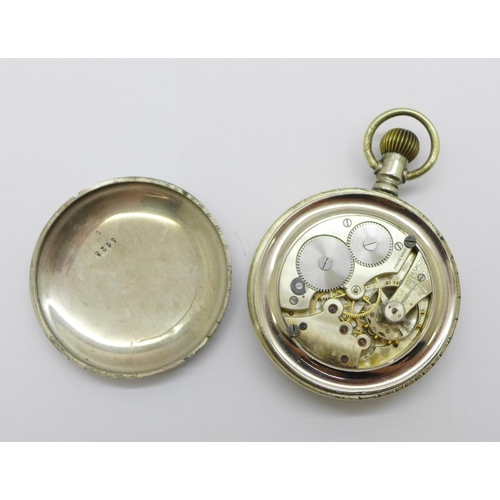 992 - A pocket watch with screw back