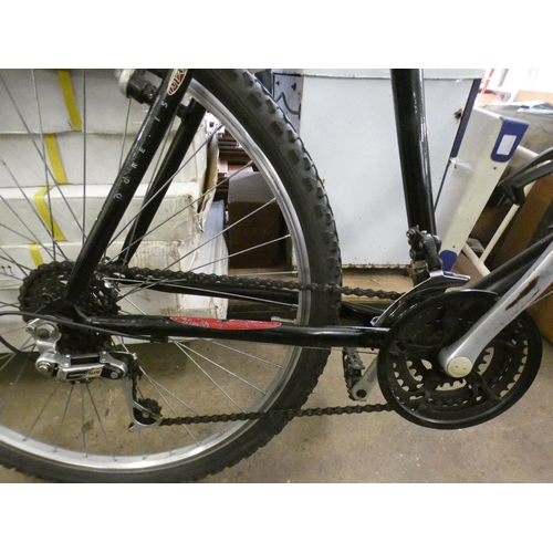 2380 - Raleigh Max black gent's ATB