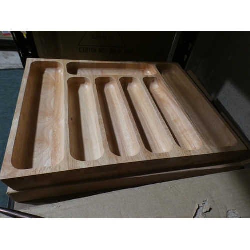 3068 - Wooden cutlery organiser (42x51.5cm)* This lot is subject to VAT