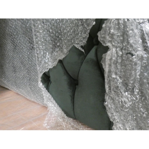 3197 - Emerald velvet buttoned kingsize bedframe * This lot is subject to VAT