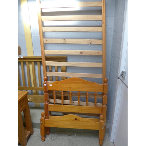 1749 - A pine single bed frame