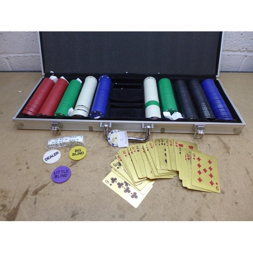 2097 - Poker set in metal case