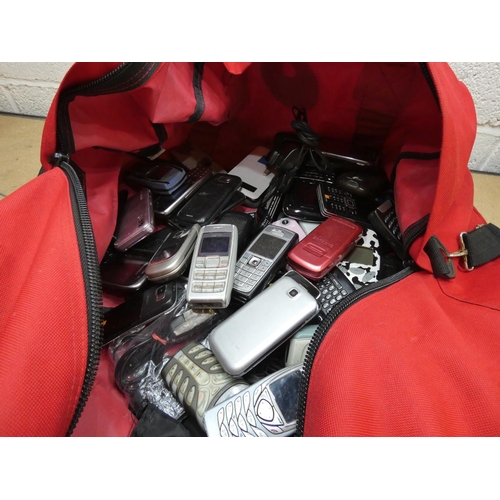 2104 - Collection of old mobile phones - a/f