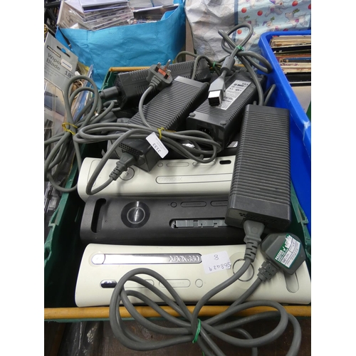 2133 - 4 Xbox 360 consoles & 8 PSU - a/f