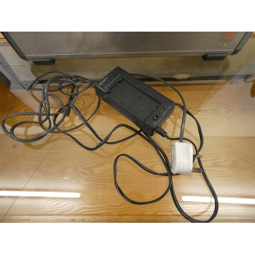 2146 - Sony Hi8 Pro video camera recorder system and charger in case, a/f