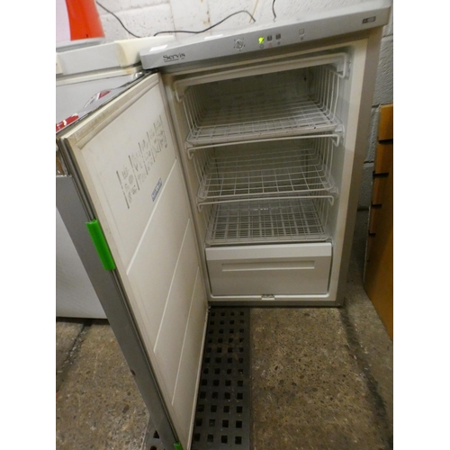 2208 - Servis under counter freezer