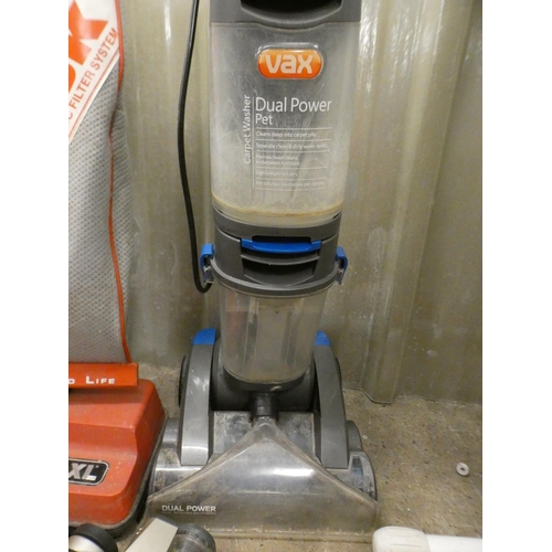 2216 - Vax Dual Power pet carpet cleaner