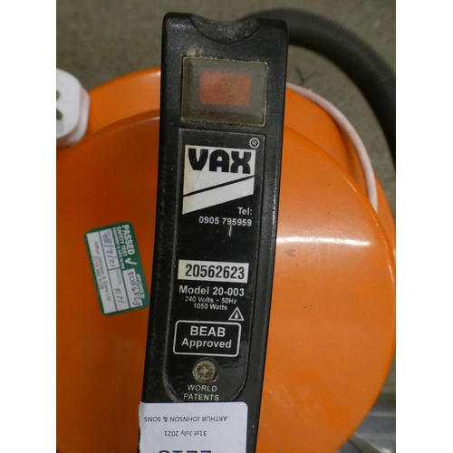 2218 - Vax 2000 vacuum cleaner