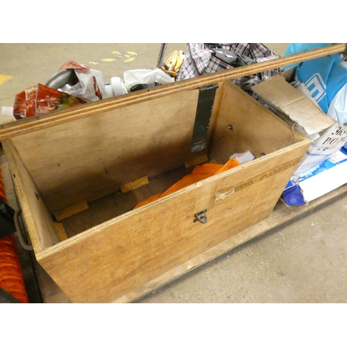 2260 - Large wooden tool box