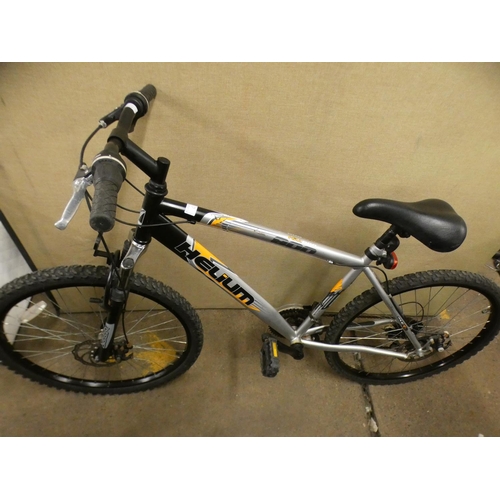 2303 - A gent's Helium Hill 800 twin disk MTB