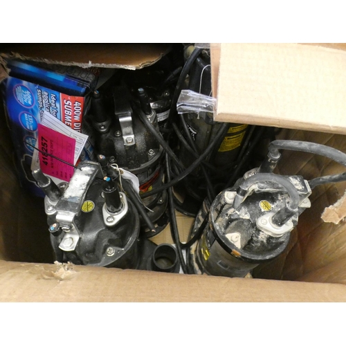 2349 - Two boxes of assorted Clarke pumps - MM778 - sold as scrap * This lot is subject to VAT
