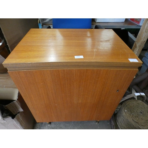 2350 - Singer model 616G in cabinet with blue fabric chair - W
