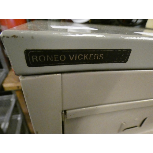 2361 - 14-Drawer metal cabinet - with key