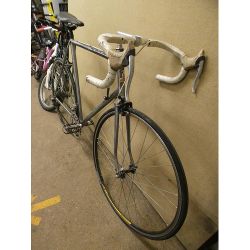 2375 - Raleigh road bike