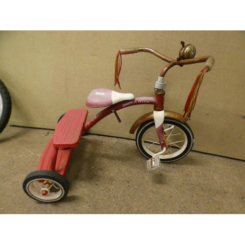 2382 - Radio Flyer American style tricycle