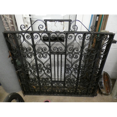 2387 - Pr. of cast iron garden gates (number 35)